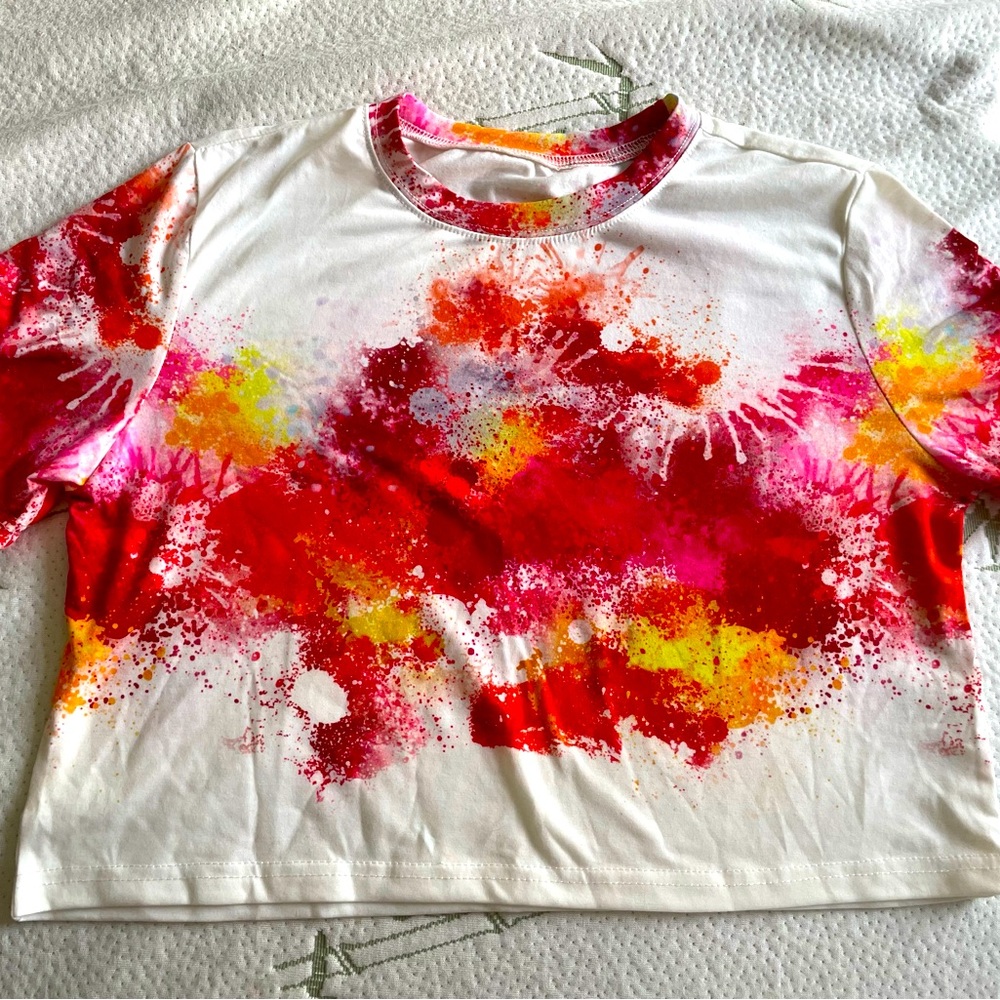 White and pink colorful crop top. ❤️💛💓
